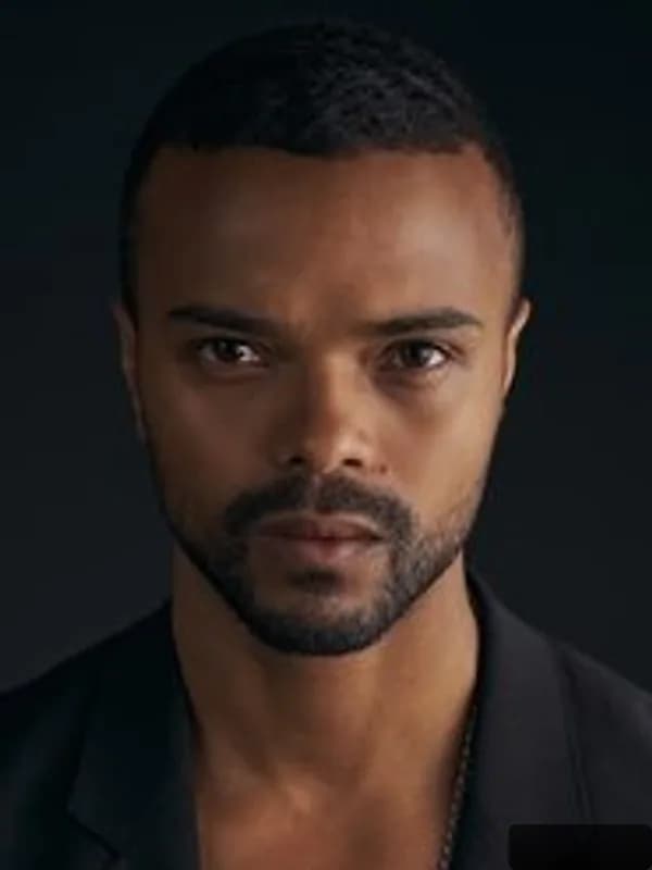 Eka Darville