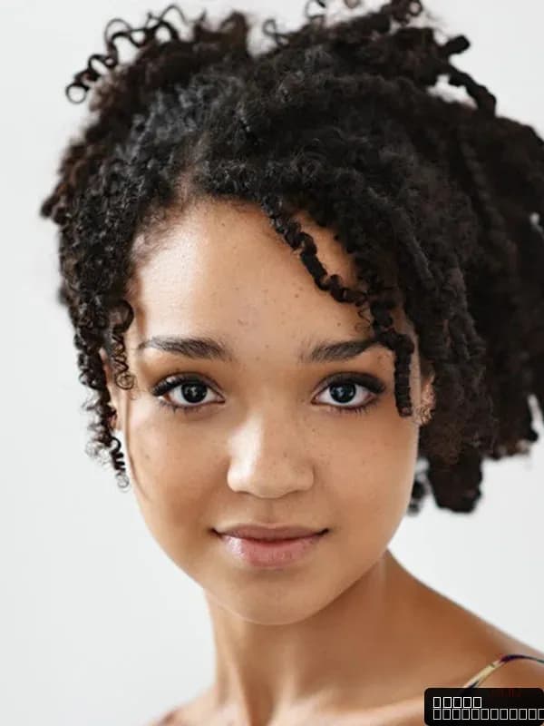 Aisha Dee