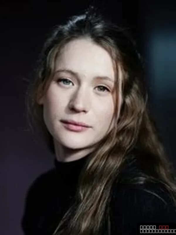 Claire Duburcq