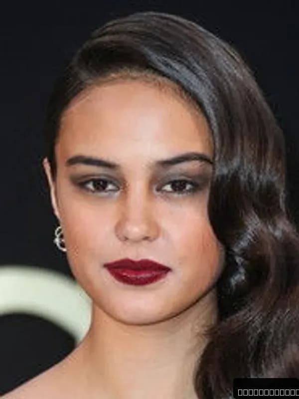 Courtney Eaton