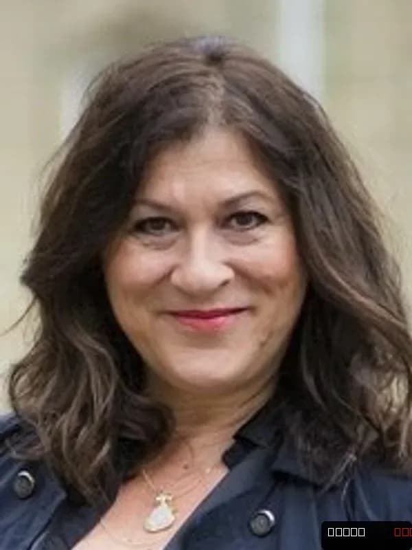 Eva Mattes