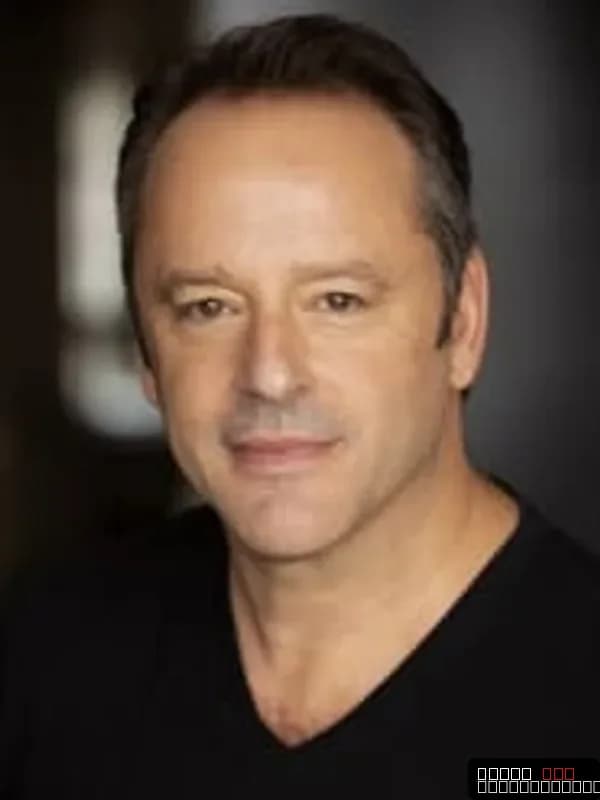 Gil Bellows
