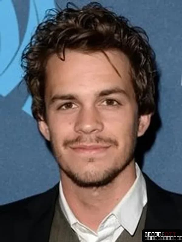 Johnny Simmons