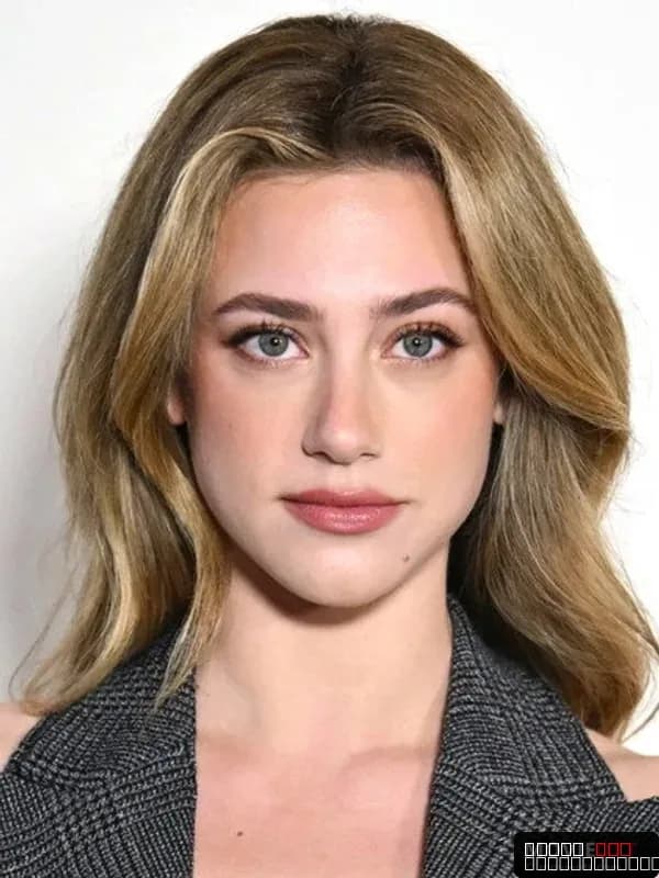 Lili Reinhart