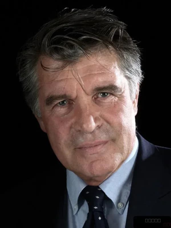 Oliver Tobias