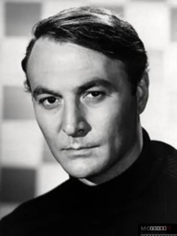 Robert Loggia