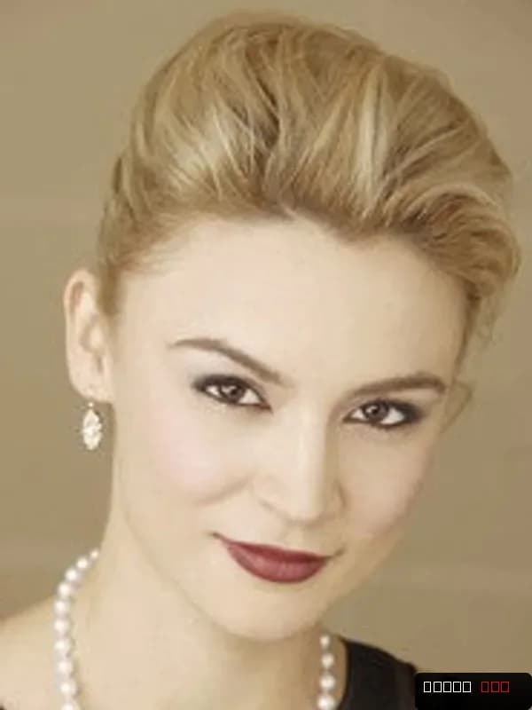 Samaire Armstrong