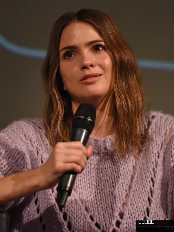 Shelley Hennig