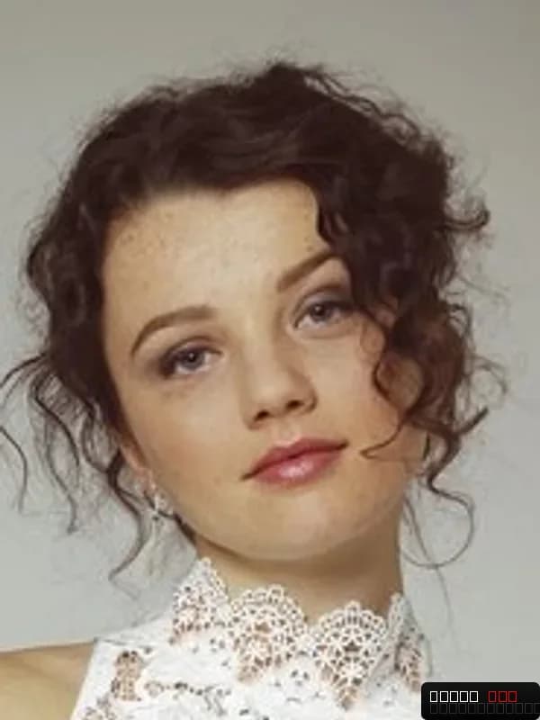 Stefania LaVie Owen