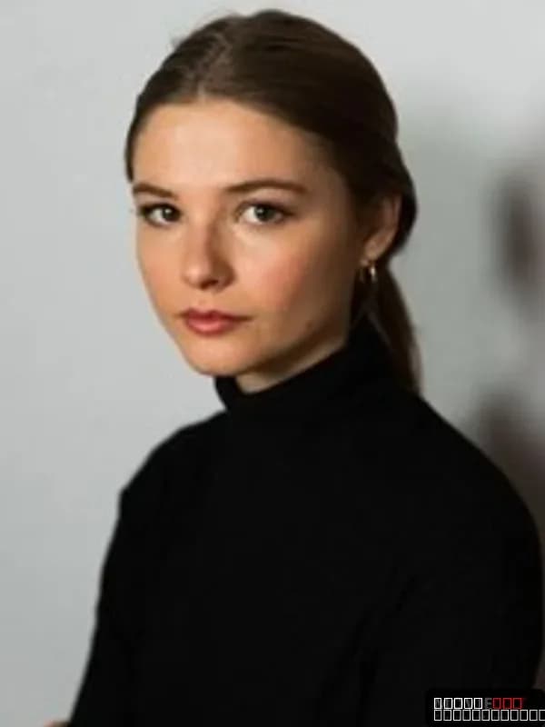 Stefanie Scott