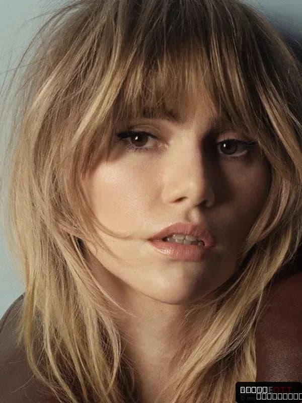 Suki Waterhouse