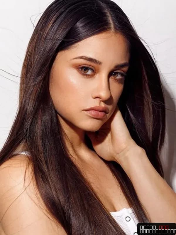 Yvette Monreal