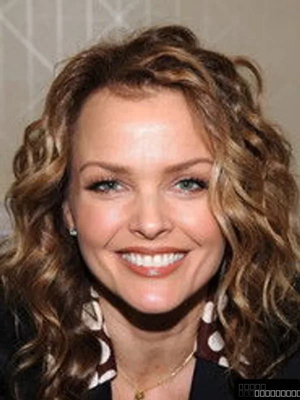 Dina Meyer