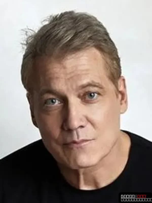 Holt McCallany
