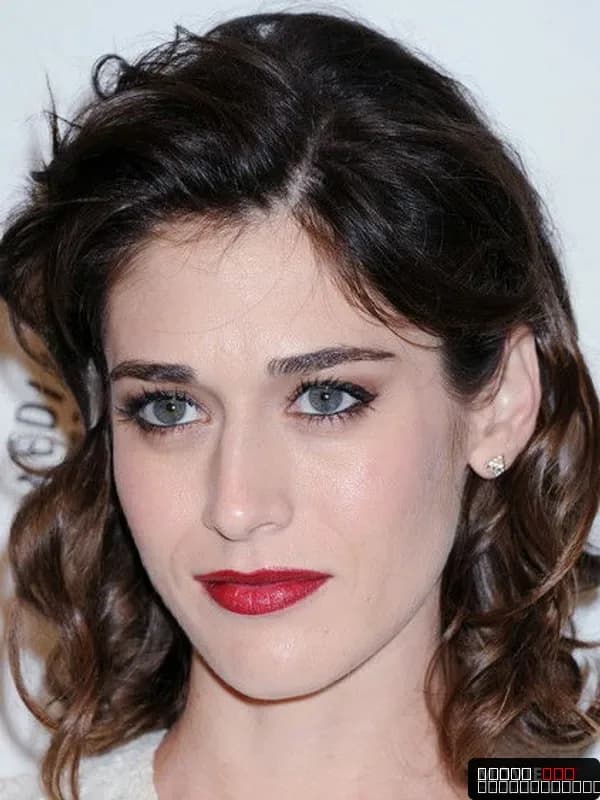 Lizzy Caplan