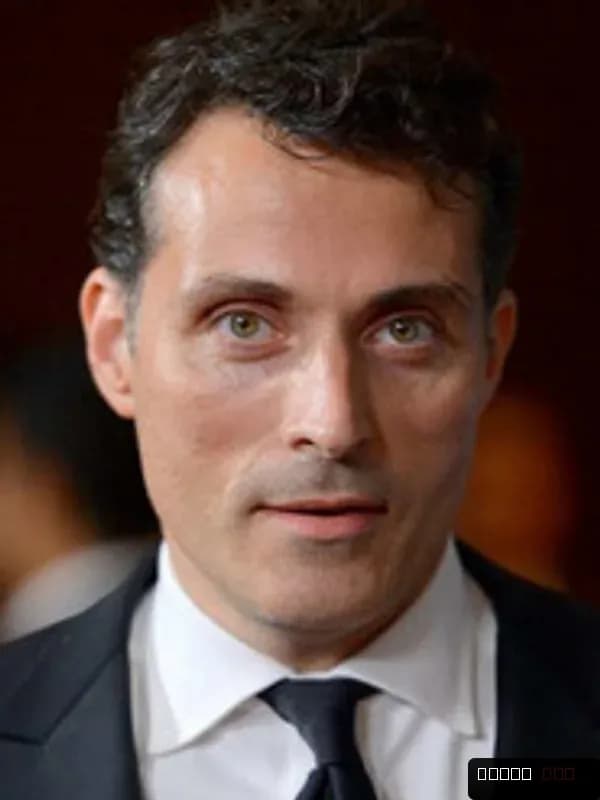 Rufus Sewell